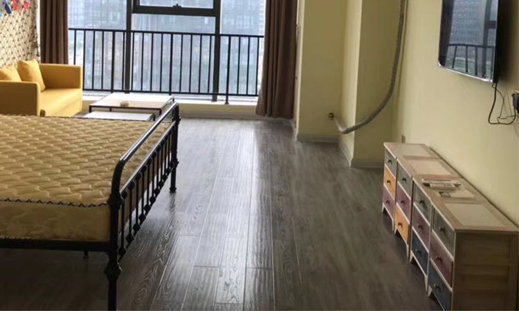 为什么有的弹簧床垫睡在上面，翻身起床会咯吱咯吱响？有没法子避免？
